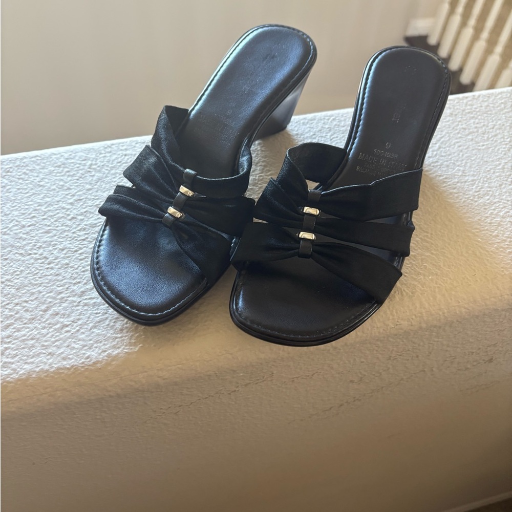 Naturalizer Black Sandals
